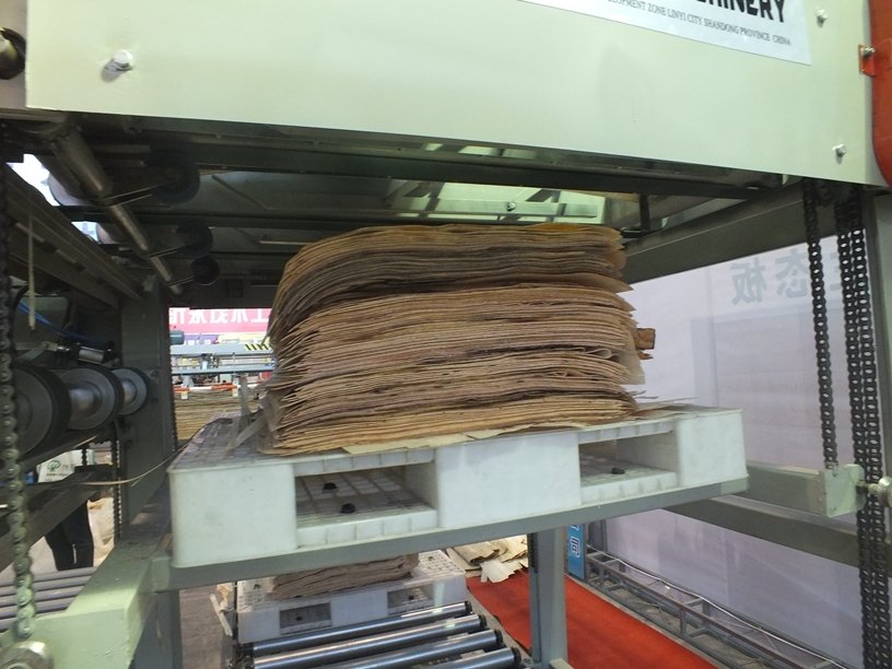 4 Feet CNC Spindleless Veneer Peeling Lathe Wood Peeling Line