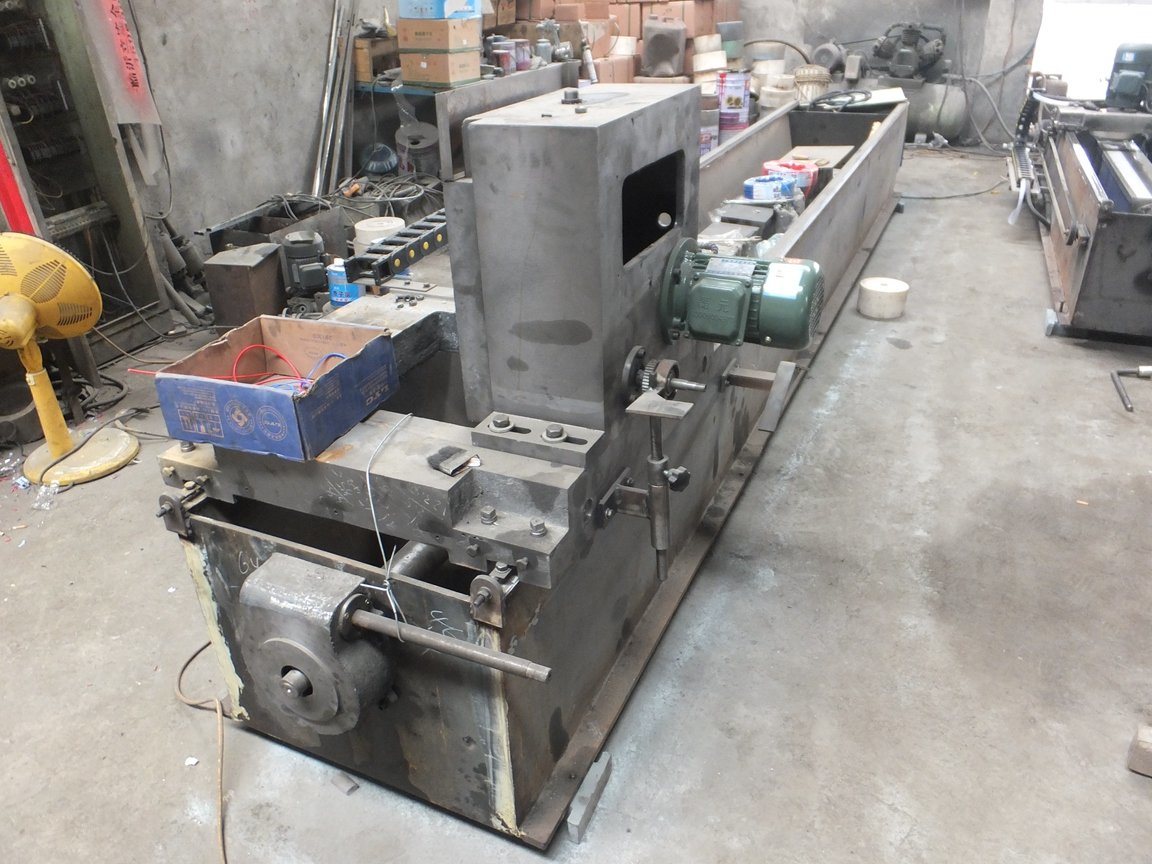 Knife Grinding Machine and Blade Sharpener for The Wood Chipper
